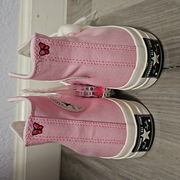 Too small - Picture 3 of 3